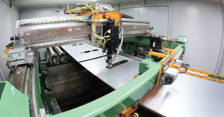 laser cutting machine for electric car body sheet