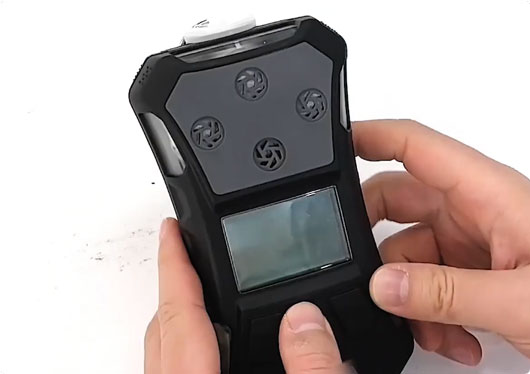 4 in 1 multi gas detector setup guide powering up